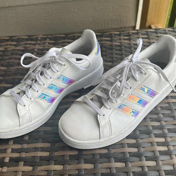 Like new pair of Adidas Grand Court shoes. Worn a couple of times! - Picture 2 of 4